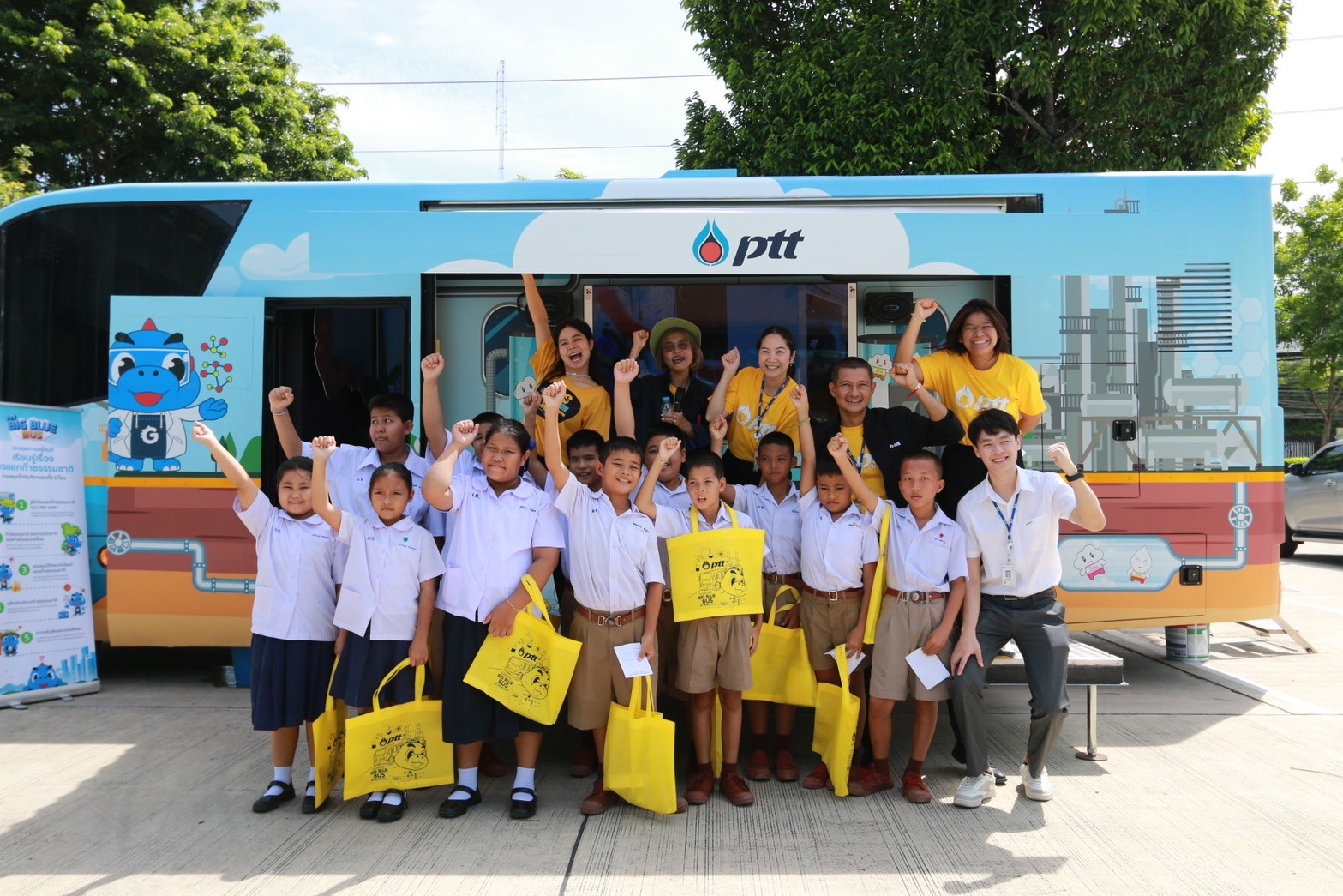 ปตท. จัดกิจกรรมโรงแยกก๊าซธรรมชาติระยอง Big Blue Bus on School Tour ให้กับโรงเรียนในพื้นที่ข้างเคียงโรงแยกก๊าซฯ ปี 2567